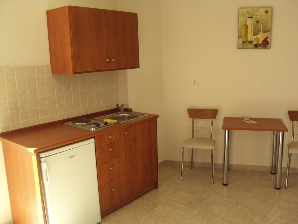 Al Mare Apartments Afantou Habitación foto